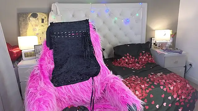 RoxalanaStar online show from March 7, 9:31 pm