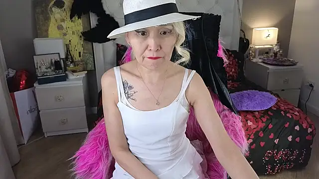 RoxalanaStar online show from June 20, 9:09 pm