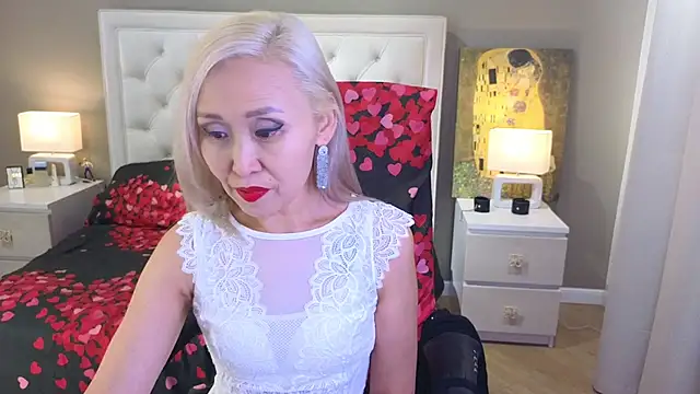 Snapshot of RoxalanaStar chatting on October 5, 9:38 pm RoxalanaStar online show from October 5, 9:38 pm