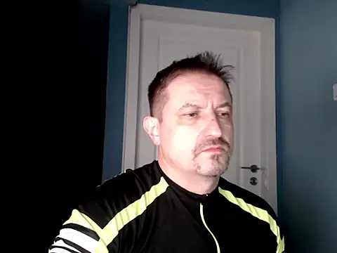 Snapshot of MisterFaithRO chatting on April 21, 9:43 pm MisterFaithRO online show from April 21, 9:43 pm