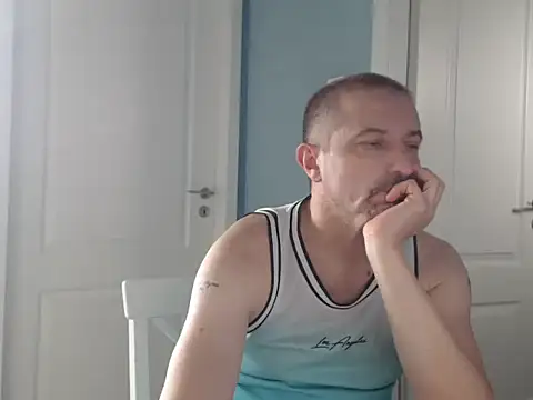 Snapshot of MisterFaithRO chatting on June 7, 1:27 pm MisterFaithRO online show from June 7, 1:27 pm