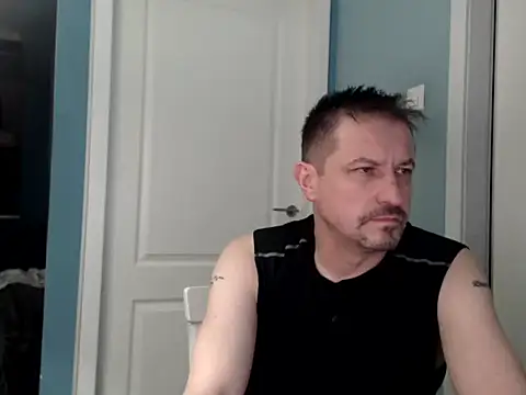 Snapshot of MisterFaithRO chatting on April 23, 7:59 pm MisterFaithRO online show from April 23, 7:59 pm