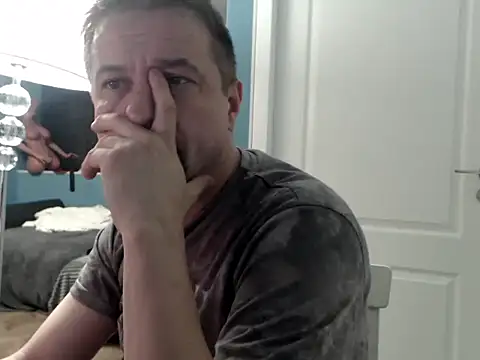 Snapshot of MisterFaithRO chatting on May 10, 9:27 pm MisterFaithRO online show from May 10, 9:27 pm