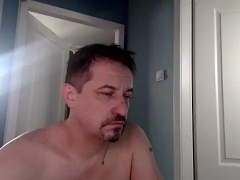 Snapshot of MisterFaithRO chatting on May 10, 9:24 am MisterFaithRO online show from May 10, 9:24 am