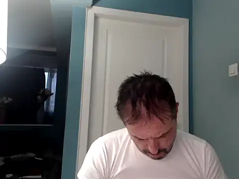 Snapshot of MisterFaithRO chatting on April 29, 5:17 pm MisterFaithRO online show from April 29, 5:17 pm