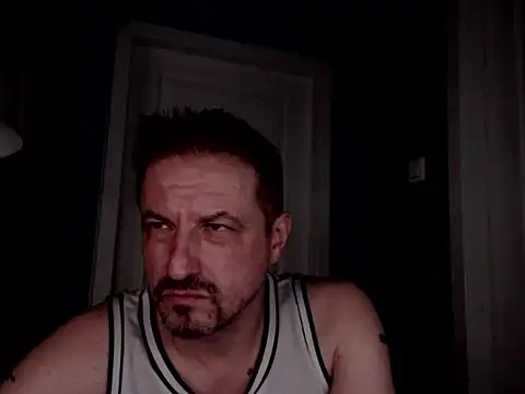 Snapshot of MisterFaithRO chatting on April 26, 11:24 pm MisterFaithRO online show from April 26, 11:24 pm