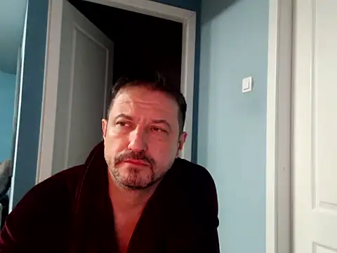 Snapshot of MisterFaithRO chatting on April 19, 1:39 am MisterFaithRO online show from April 19, 1:39 am