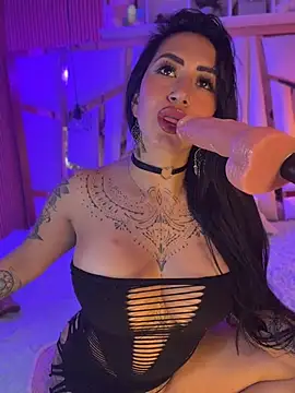 Snapshot of Tattooed_spittingdoll chatting on May 26, 11:47 pm Tattooed spittingdoll online show from May 26, 11:47 pm