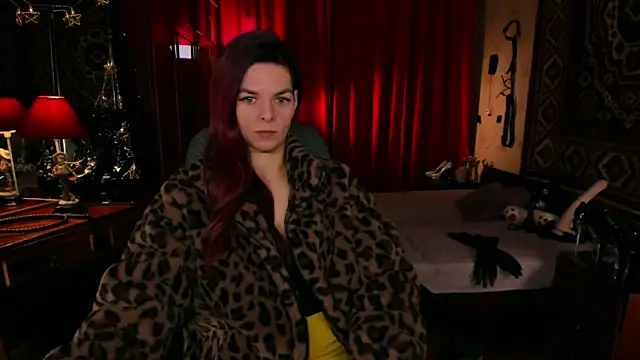 Snapshot of MargoTigress chatting on March 3, 8:32 am MargoTigress online show from March 3, 8:32 am