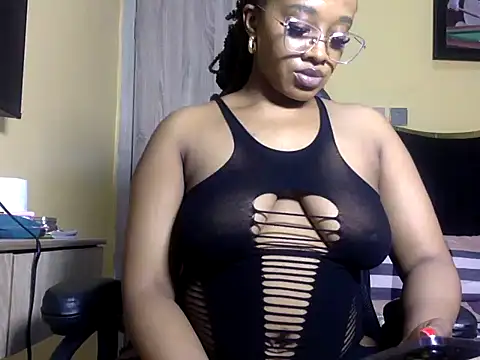 Snapshot of BOOTYBANGER24xx chatting on June 25, 9:25 am BOOTYBANGER24xx online show from June 25, 9:25 am