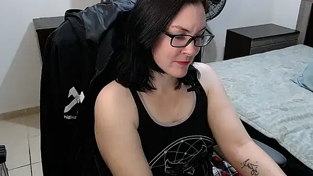 Snapshot of DesreRose chatting on November 18, 11:48 pm DesreRose online show from November 18, 11:48 pm