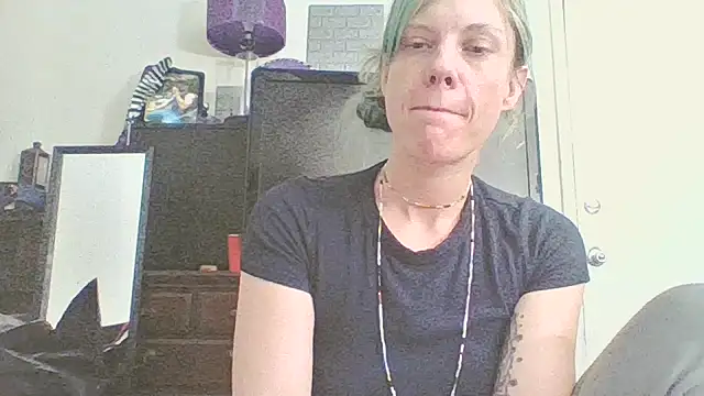 TheDaisyChaos online show from April 22, 5:58 am