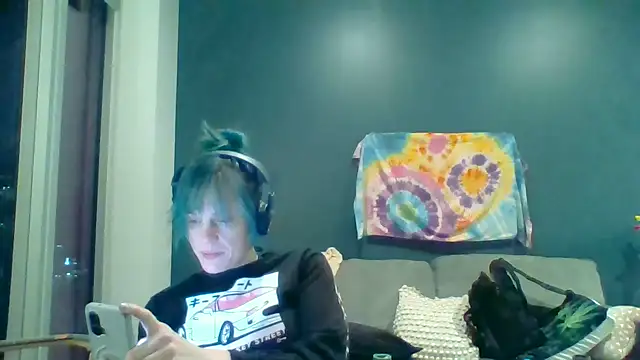 TheDaisyChaos online show from December 17, 3:11 am