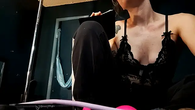 TheDaisyChaos online show from December 5, 3:09 am
