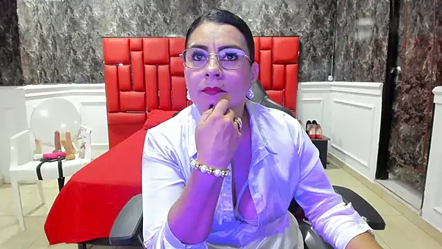 Snapshot of Imyourdirtymilf chatting on November 7, 7:40 pm Imyourdirtymilf online show from November 7, 7:40 pm