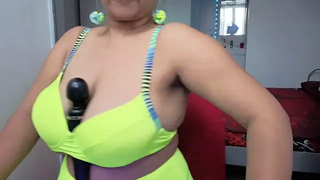 Snapshot of HotSpicyGujju chatting on November 19, 8:36 am HotSpicyGujju online show from November 19, 8:36 am