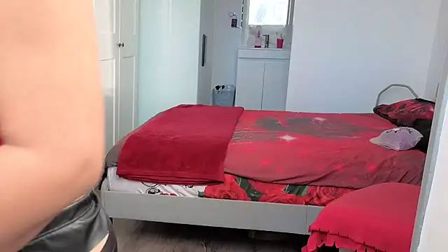 Snapshot of HotSpicyGujju chatting on November 28, 8:47 am HotSpicyGujju online show from November 28, 8:47 am