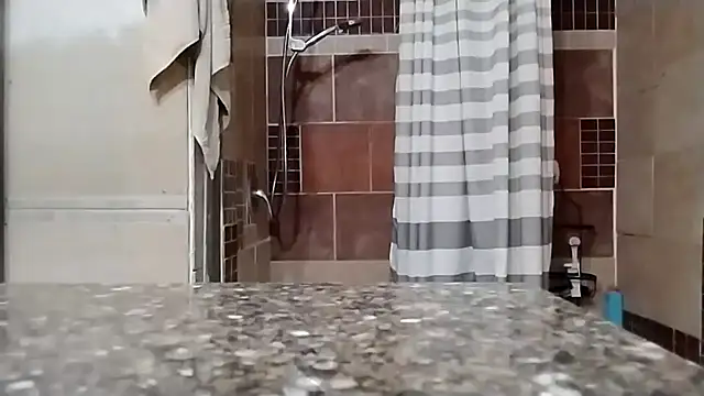 Snapshot of ThickDMatty@xh chatting on December 17, 6:24 am ThickDMattyxh online show from December 17, 6:24 am