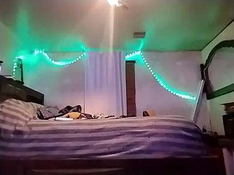 Snapshot of ThickDMatty@xh chatting on February 4, 12:40 am ThickDMattyxh online show from February 4, 12:40 am