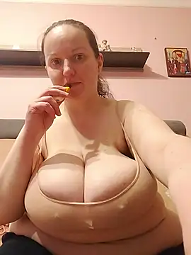 BustyLadyAlma online show from May 28, 8:44 am
