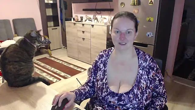 Snapshot of BustyLadyAlma chatting on February 13, 5:58 am BustyLadyAlma online show from February 13, 5:58 am