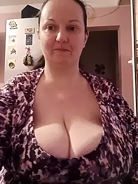 BustyLadyAlma online show from February 9, 6:22 am