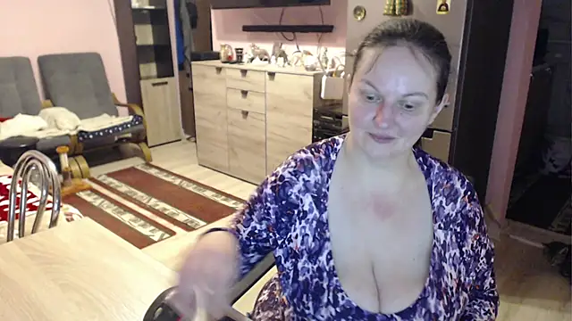 Snapshot of BustyLadyAlma chatting on March 1, 5:20 am BustyLadyAlma online show from March 1, 5:20 am