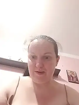 Snapshot of BustyLadyAlma chatting on June 24, 7:18 am BustyLadyAlma online show from June 24, 7:18 am
