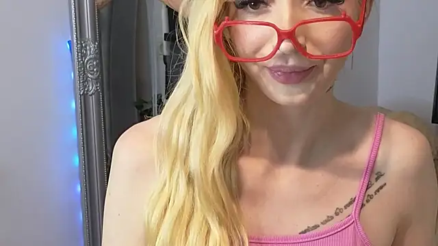 JuliaJuliette online show from October 12, 11:55 am
