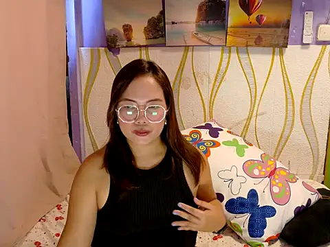 BURBERRY69 online show from February 3, 2:53 am