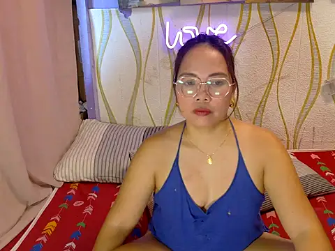 BURBERRY69 online show from March 8, 11:19 pm