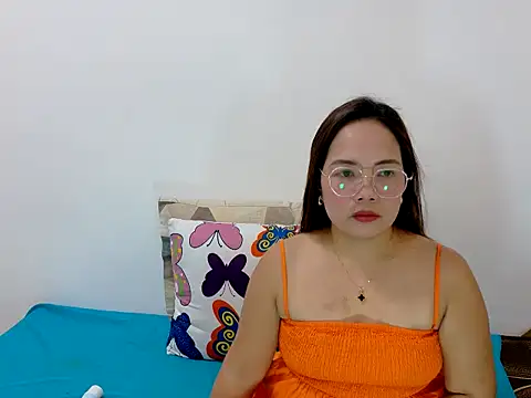 BURBERRY69 online show from April 2, 7:26 am