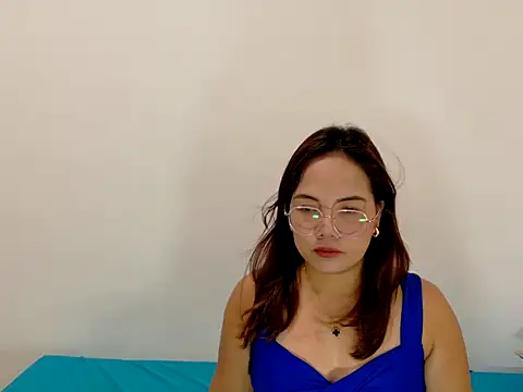 BURBERRY69 online show from March 31, 6:48 am