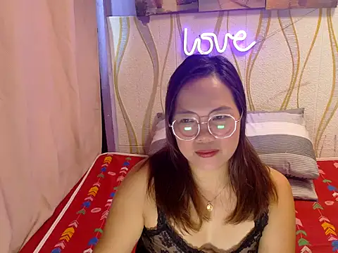 BURBERRY69 online show from March 1, 11:49 pm