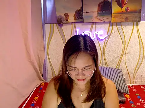 BURBERRY69 online show from February 26, 5:51 am