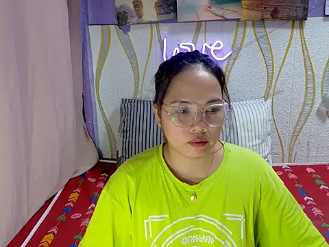 BURBERRY69 online show from March 10, 10:58 pm