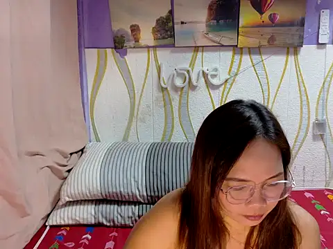 BURBERRY69 online show from February 25, 12:27 pm