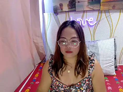 BURBERRY69 online show from March 4, 7:49 am