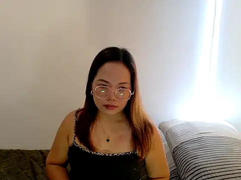 BURBERRY69 online show from April 9, 12:23 am