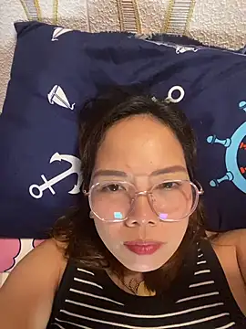 BURBERRY69 online show from October 24, 10:58 am