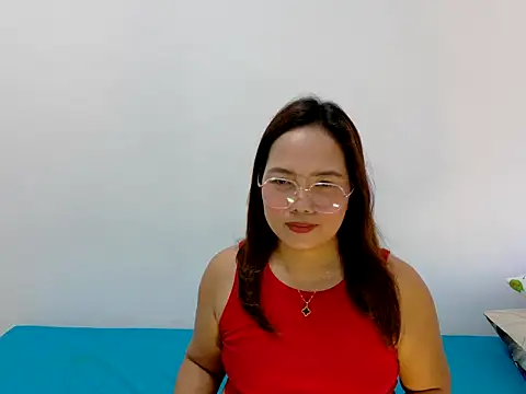 BURBERRY69 online show from April 1, 8:04 am