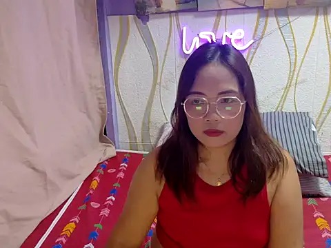 BURBERRY69 online show from March 2, 10:44 am