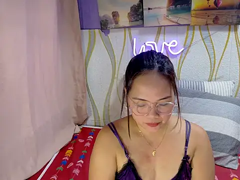 BURBERRY69 online show from March 13, 5:56 am