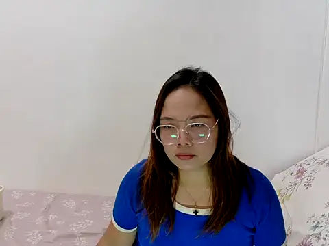 BURBERRY69 online show from May 15, 7:50 am
