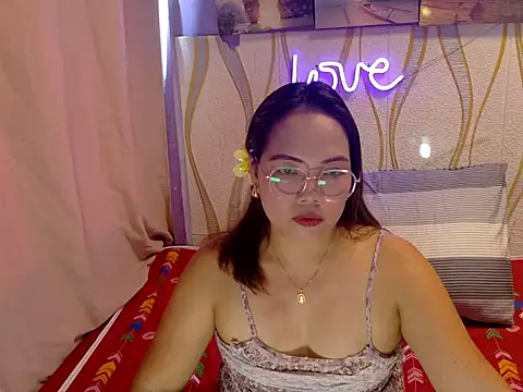 BURBERRY69 online show from February 28, 8:14 am