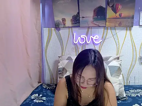 BURBERRY69 online show from February 10, 2:54 am