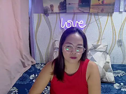 BURBERRY69 online show from February 13, 4:56 am