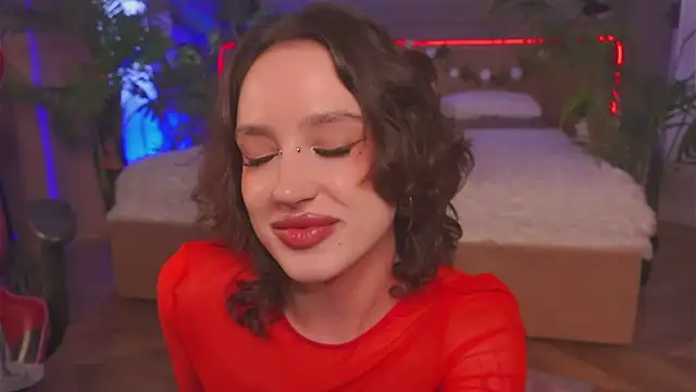 Snapshot of Devilinee chatting on September 12, 7:08 am Devilinee online show from September 12, 7:08 am