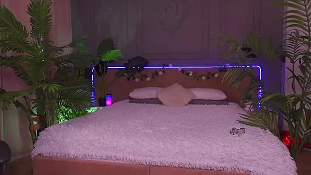 Snapshot of Devilinee chatting on February 27, 7:08 am Devilinee online show from February 27, 7:08 am