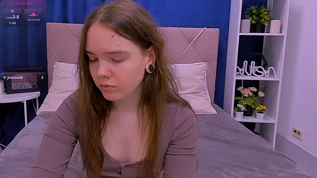 Janie JJ Curvie online show from February 1, 1:15 am